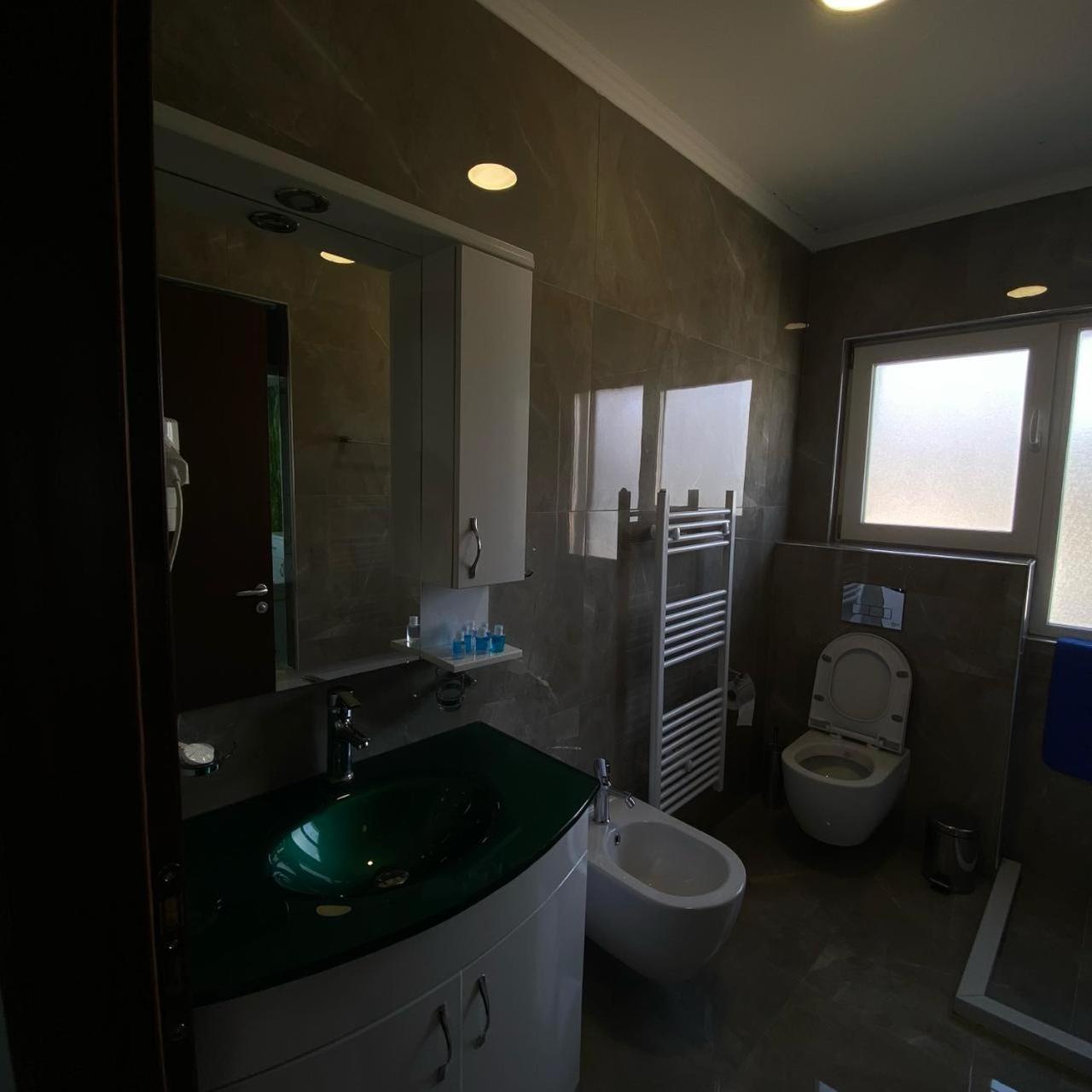 Hotel Pogradeci 2 Tushemisht Екстер'єр фото