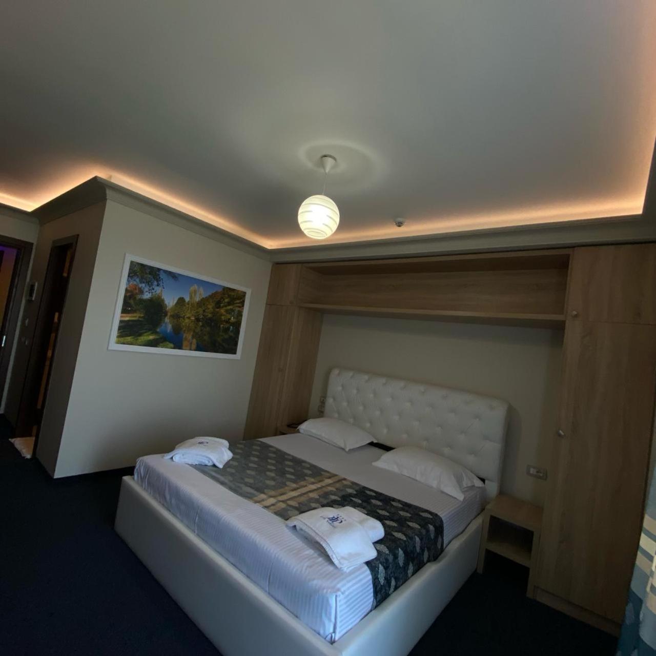 Hotel Pogradeci 2 Tushemisht Екстер'єр фото