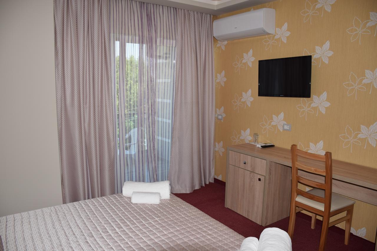 Hotel Pogradeci 2 Tushemisht Екстер'єр фото