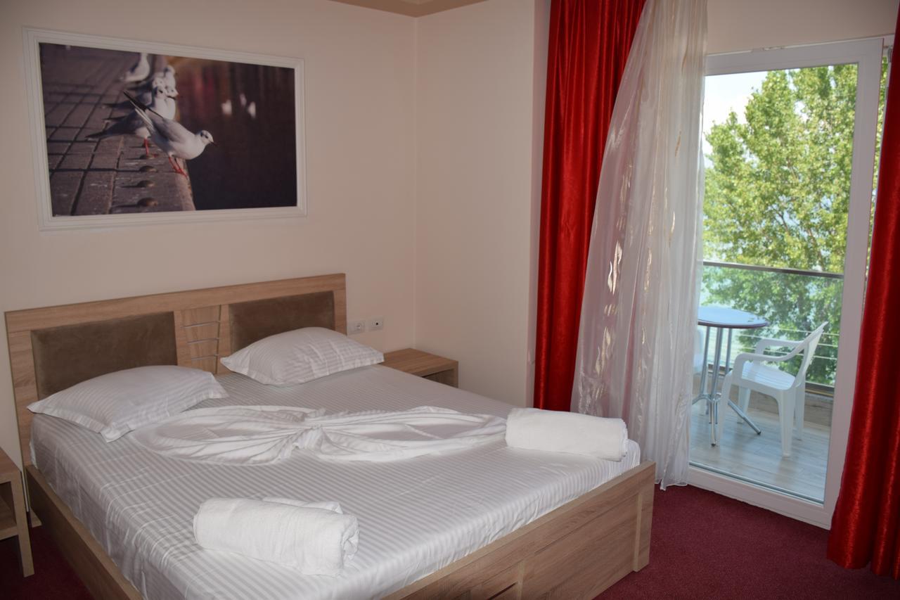 Hotel Pogradeci 2 Tushemisht Екстер'єр фото