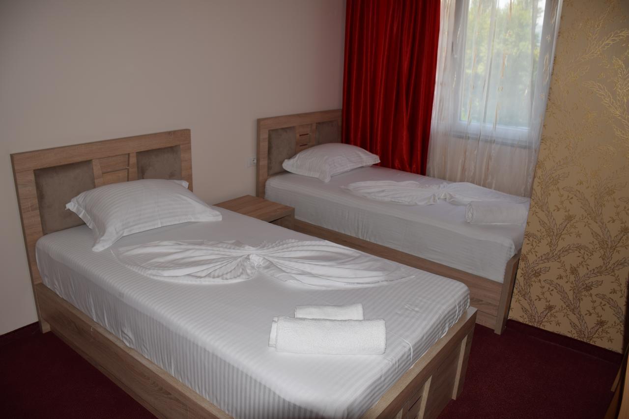 Hotel Pogradeci 2 Tushemisht Екстер'єр фото