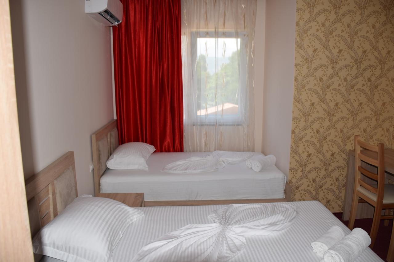 Hotel Pogradeci 2 Tushemisht Екстер'єр фото